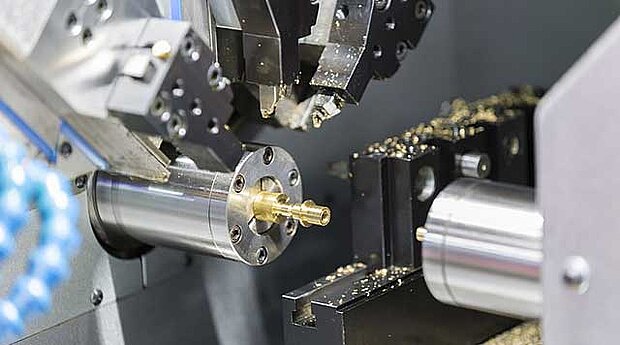 Hartmetall Zerspanungswerkzeuge von SCHELL im Einsatz Hartmetall Zerspanungswerkzeuge von SCHELL im Einsatz auf einer CNC Drehmaschine